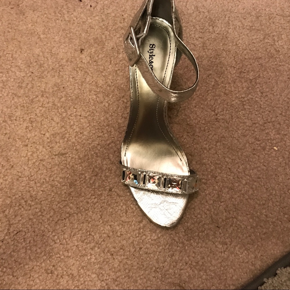 Style&co silver diamond shoes size 7
